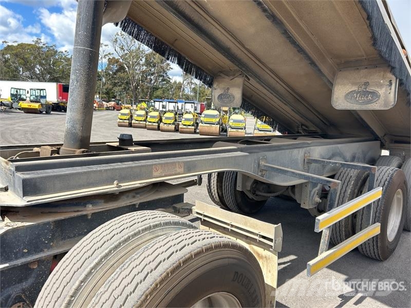 MaxiTrans 5.8 m Super Dog End Dump Trailer Kipper