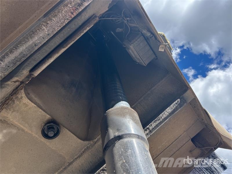 MaxiTrans 5.8 m Super Dog End Dump Trailer Kipper