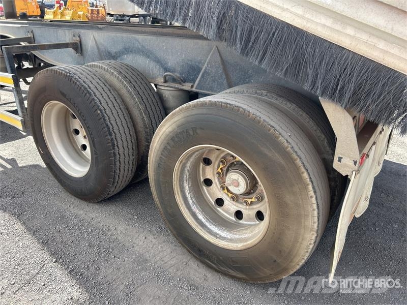 MaxiTrans 5.8 m Super Dog End Dump Trailer Kipper