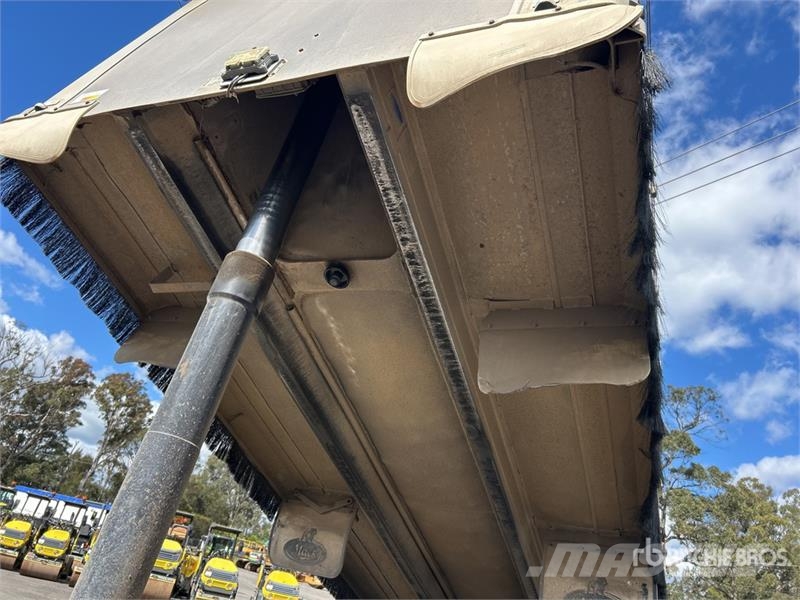 MaxiTrans 5.8 m Super Dog End Dump Trailer Kipper