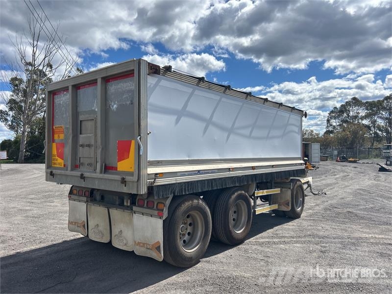 MaxiTrans 5.8 m Super Dog End Dump Trailer Kipper