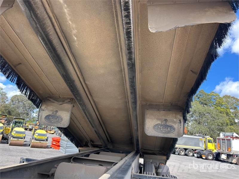 MaxiTrans 5.8 m Super Dog End Dump Trailer Kipper
