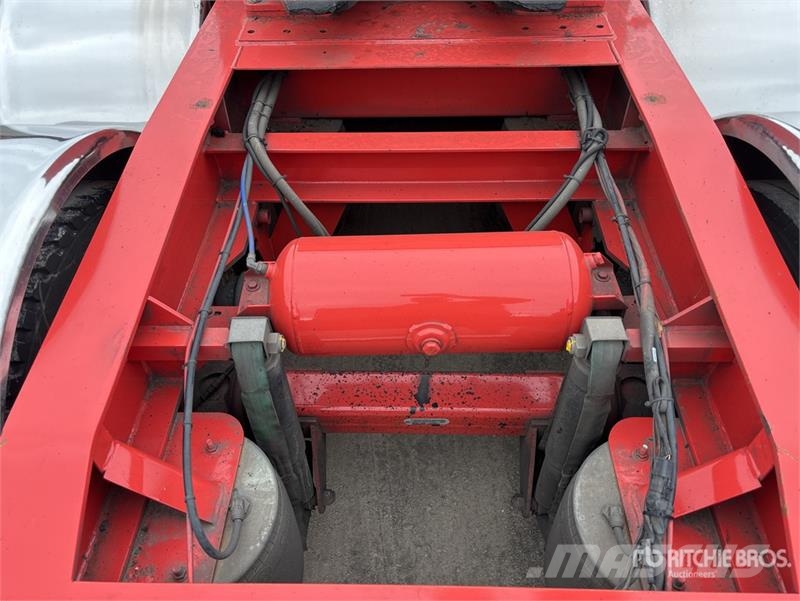 MaxiTrans 7.4 m Tri/A B-Double Lead Curtain Side Trailer Тентовані причепи