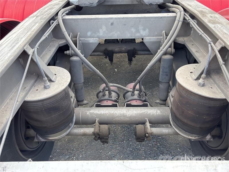 MaxiTrans 7.6 m B-Double Lead Rollback Tri/A Refrigerated Tr Hűtős félpótkocsik
