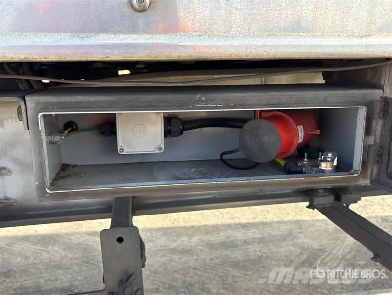 MaxiTrans 7.6 m B-Double Lead Rollback Tri/A Refrigerated Tr Hűtős félpótkocsik