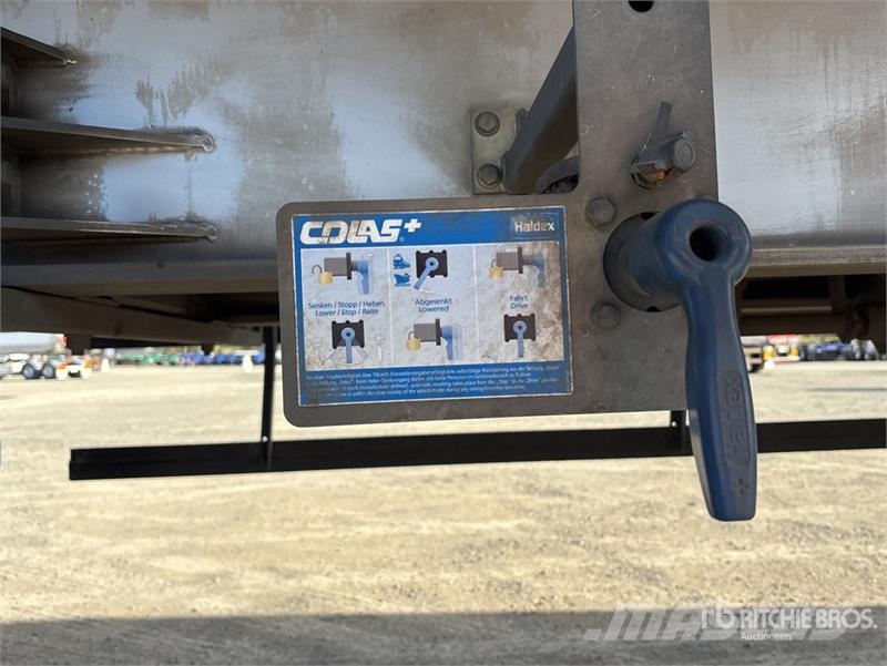 MaxiTrans 7.6 m B-Double Lead Rollback Tri/A Refrigerated Tr Hűtős félpótkocsik