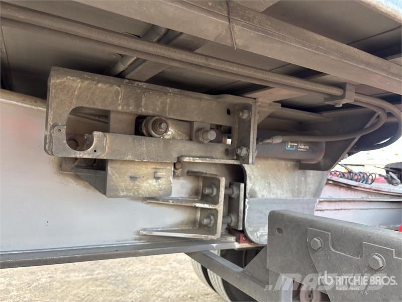 MaxiTrans 7.6 m B-Double Lead Rollback Tri/A Refrigerated Tr Hűtős félpótkocsik