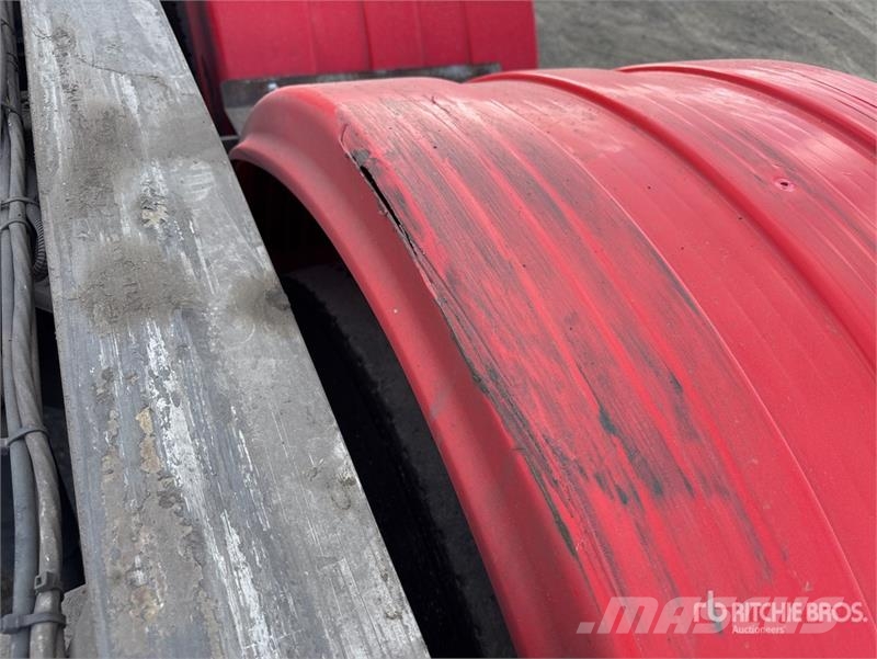 MaxiTrans 7.6 m B-Double Lead Rollback Tri/A Refrigerated Tr Hűtős félpótkocsik