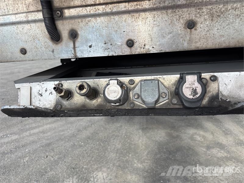 MaxiTrans 7.6 m B-Double Lead Rollback Tri/A Refrigerated Tr Hűtős félpótkocsik