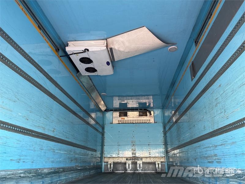 MaxiTrans 7.6 m B-Double Lead Rollback Tri/A Refrigerated Tr Hűtős félpótkocsik