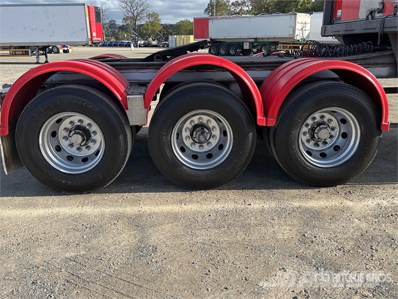 MaxiTrans 7.6 m B-Double Lead Rollback Tri/A Refrigerated Tr Hűtős félpótkocsik