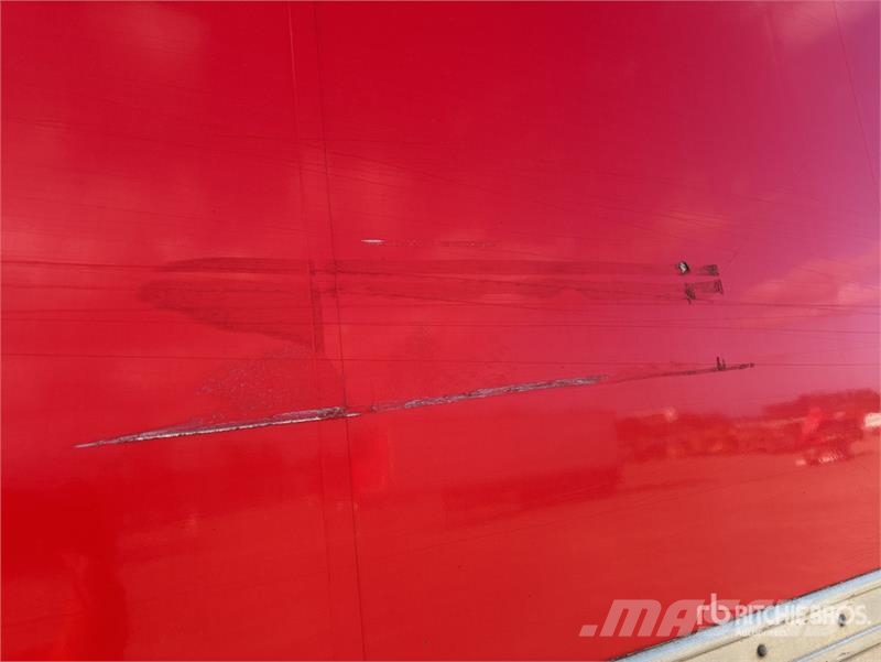 MaxiTrans 7.6 m B-Double Lead Rollback Tri/A Refrigerated Tr Hűtős félpótkocsik