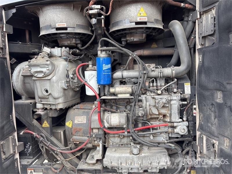 MaxiTrans 7.6 m B-Double Lead Rollback Tri/A Refrigerated Tr Hűtős félpótkocsik