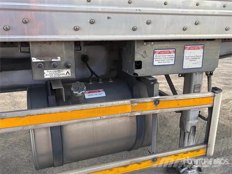 MaxiTrans 7.6 m B-Double Lead Rollback Tri/A Refrigerated Tr Hűtős félpótkocsik