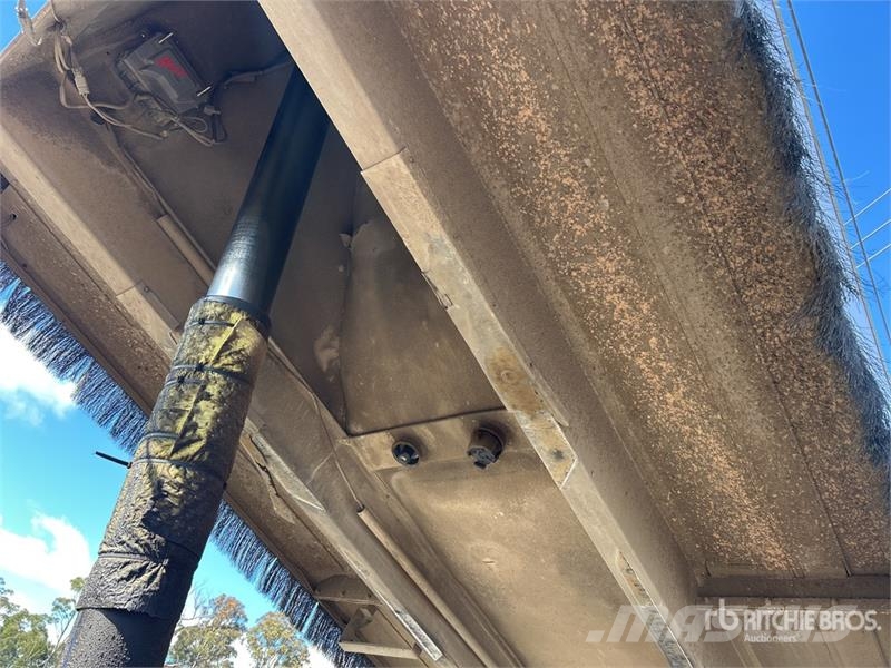 MaxiTrans 7.6 m Quad Dog End Dump Trailer Самосвали
