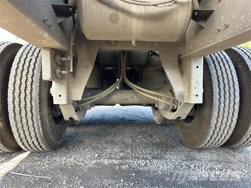 MaxiTrans 7.6 m Quad Dog End Dump Trailer Самосвали
