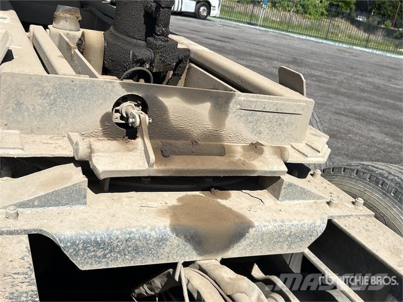 MaxiTrans 7.6 m Quad Dog End Dump Trailer Самосвали