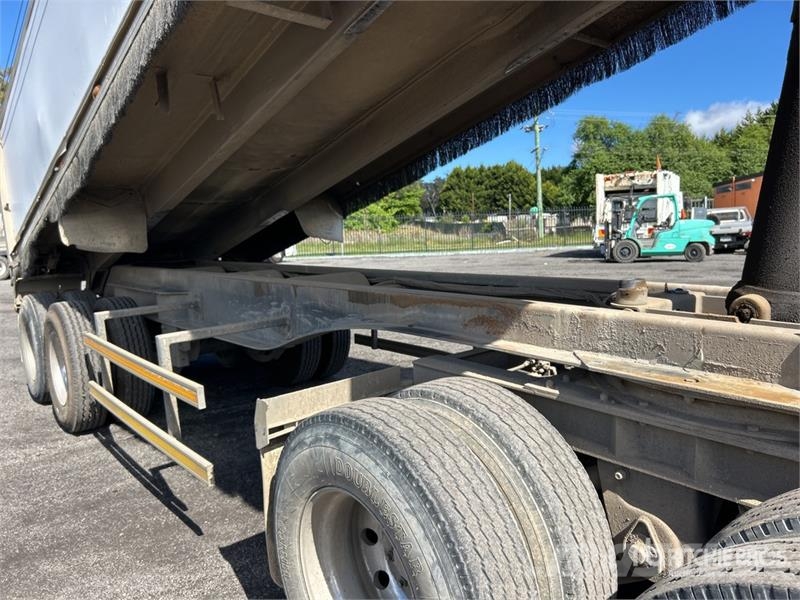 MaxiTrans 7.6 m Quad Dog End Dump Trailer Самосвали