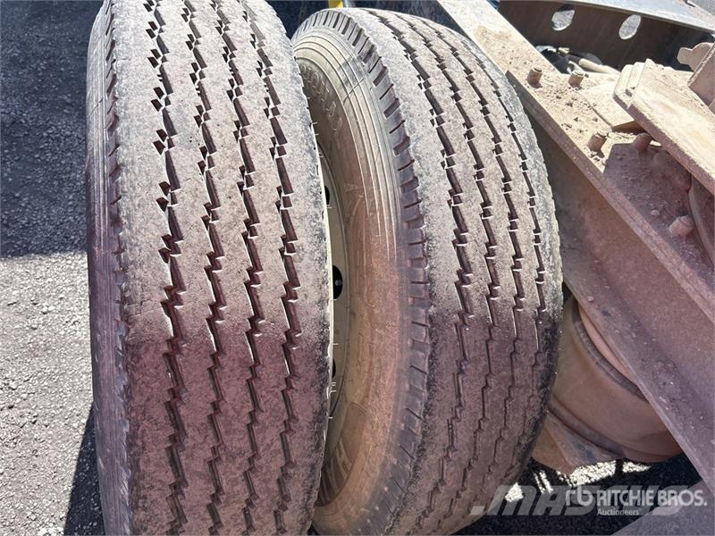 MaxiTrans 7.6 m Quad Dog End Dump Trailer Самосвали