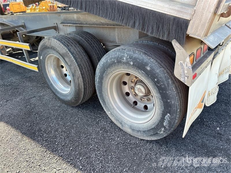 MaxiTrans 7.6 m Quad Dog End Dump Trailer Самосвали