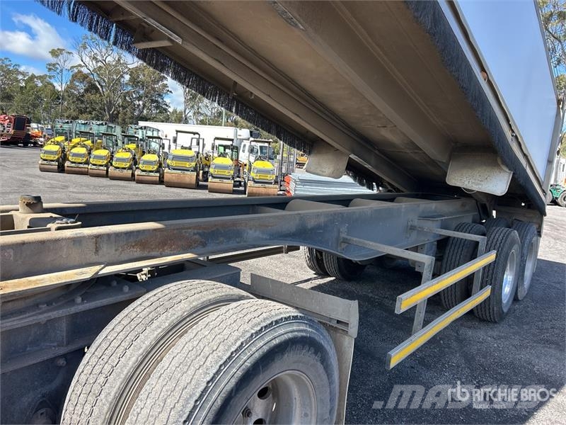 MaxiTrans 7.6 m Quad Dog End Dump Trailer Самосвали