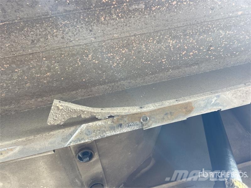 MaxiTrans 7.6 m Quad Dog End Dump Trailer Самосвали