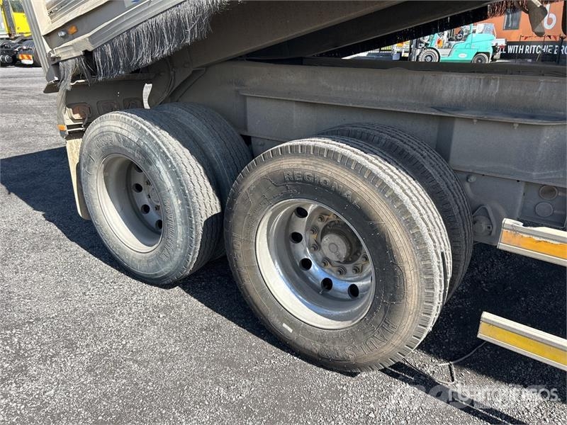 MaxiTrans 7.6 m Quad Dog End Dump Trailer Самосвали