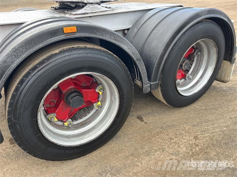 MaxiTrans 8.2 m Bogie/A B-Double Lead Step Deck Curtain Side Ponyvás pótkocsik