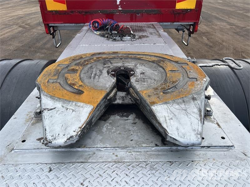 MaxiTrans 8.2 m Bogie/A B-Double Lead Step Deck Curtain Side Ponyvás pótkocsik