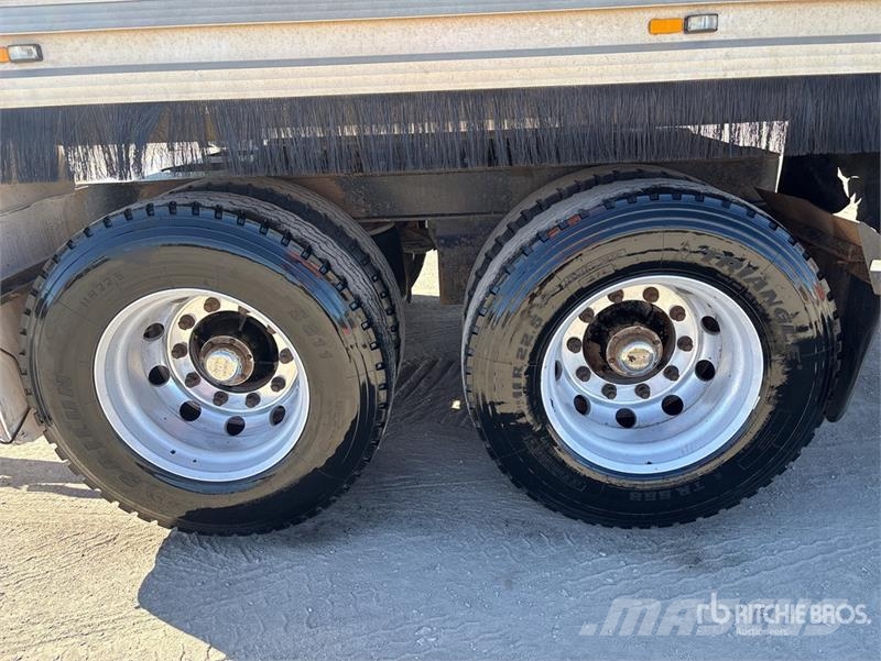 MaxiTrans 8.2 m Quad Dog End Dump Trailer Ανατρεπόμενες ρυμούλκες