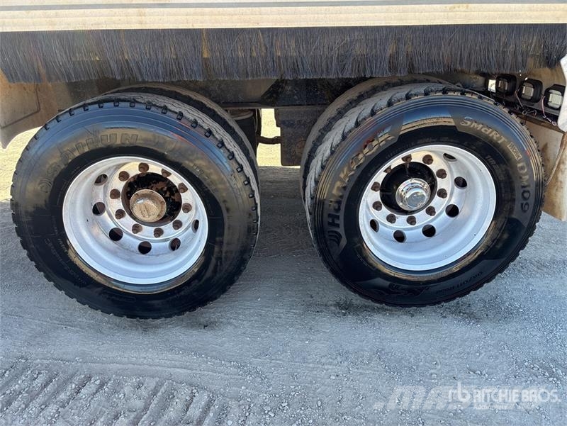 MaxiTrans 8.2 m Quad Dog End Dump Trailer Ανατρεπόμενες ρυμούλκες