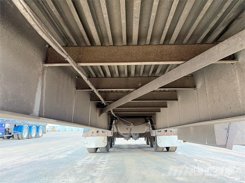 MaxiTrans 8.2 m Tri/A B-Double Lead Step Deck Curtain Side T Ponyvás pótkocsik