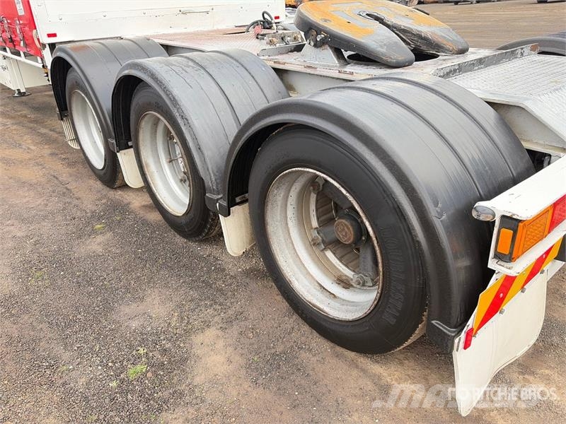 MaxiTrans 8.2 m Tri/A B-Double Lead Step Deck Curtain Side T Ponyvás pótkocsik