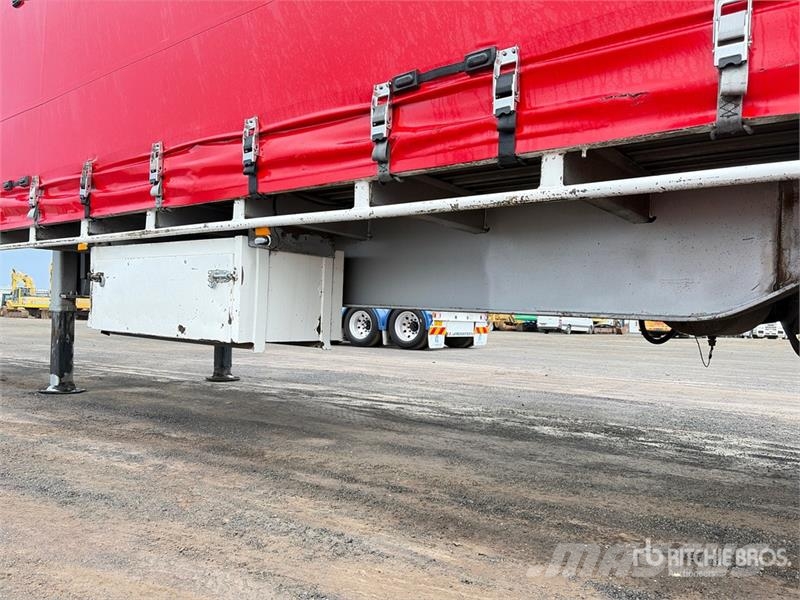 MaxiTrans 8.2 m Tri/A B-Double Lead Step Deck Curtain Side T Ponyvás pótkocsik