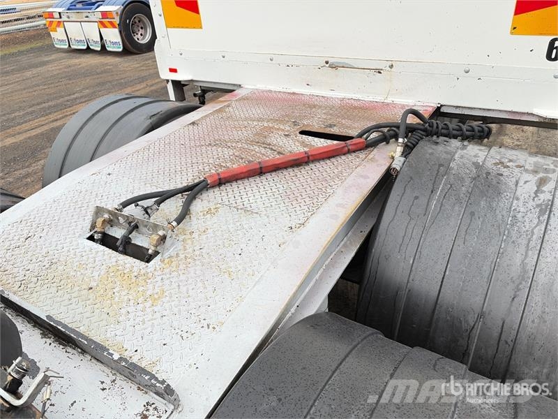 MaxiTrans 8.2 m Tri/A B-Double Lead Step Deck Curtain Side T Ponyvás pótkocsik