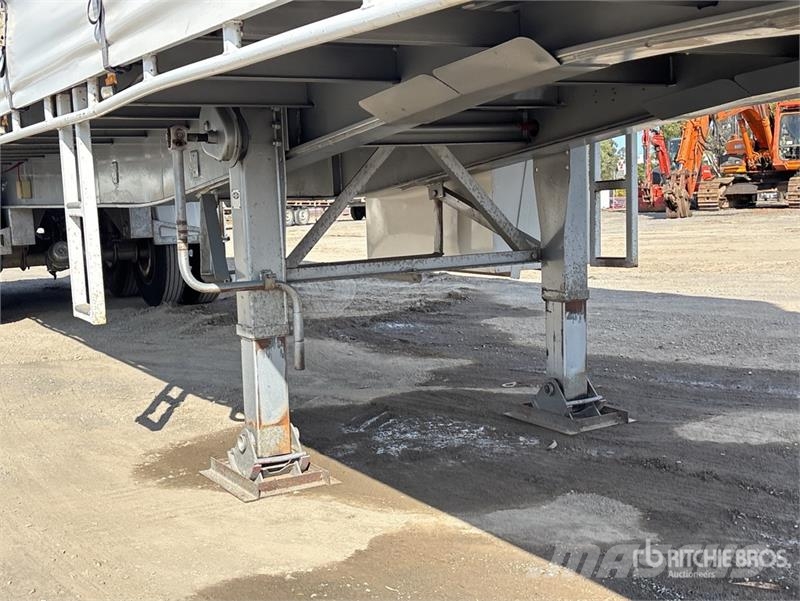 MaxiTrans 9.8 m Tri/A B-Double Lead Curtain Side Trailer Curtainsider trailers