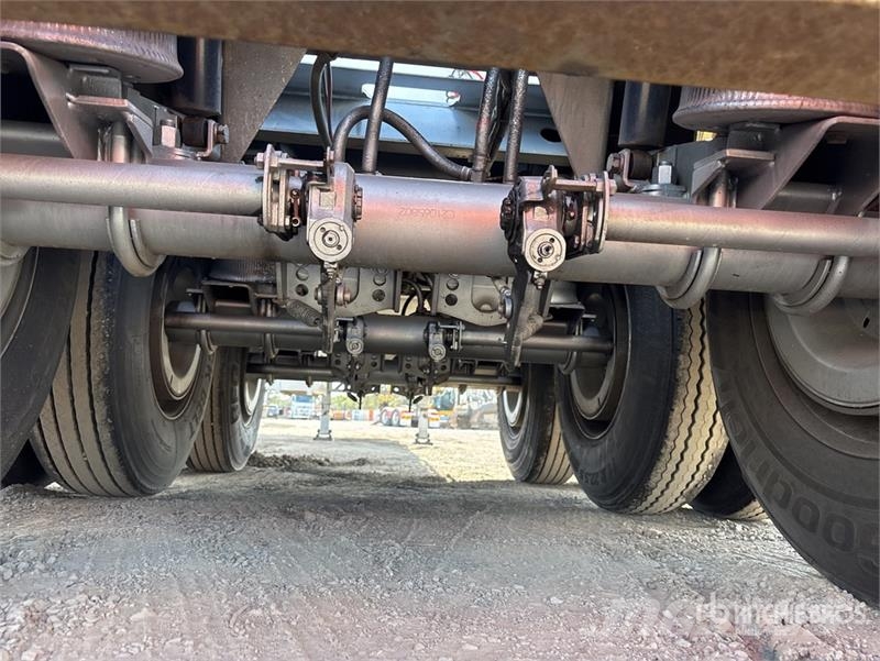 MaxiTrans 9.8 m Tri/A B-Double Lead Curtain Side Trailer Curtainsider trailers
