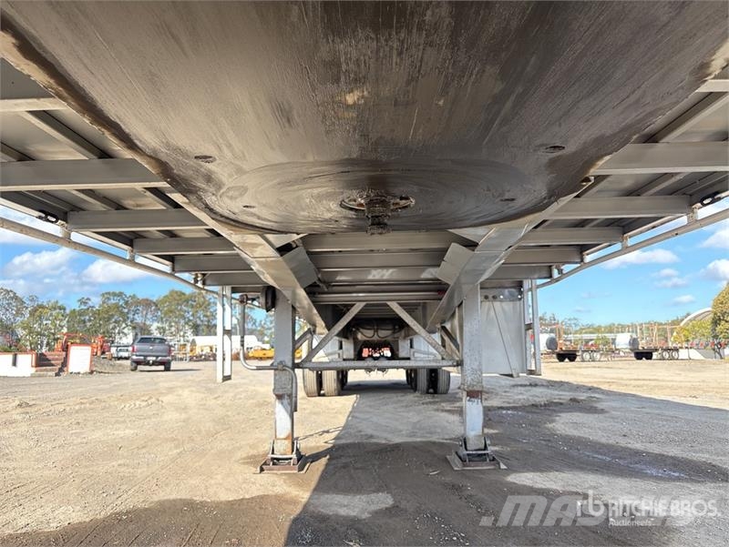 MaxiTrans 9.8 m Tri/A B-Double Lead Curtain Side Trailer Curtainsider trailers