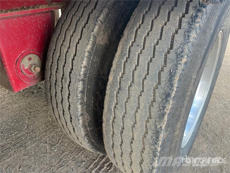 MaxiTrans Super Dog 5.9 m Tri/A End Dump Trailer Sora- ja kippiperävaunut