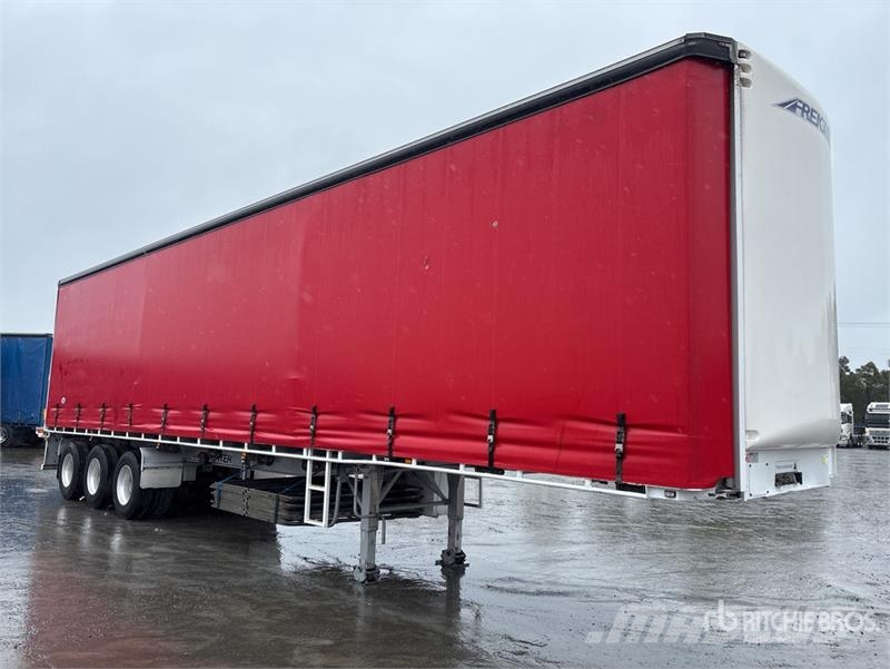 MaxiTrans Tri/A Curtain Side Trailer Тентовані причепи