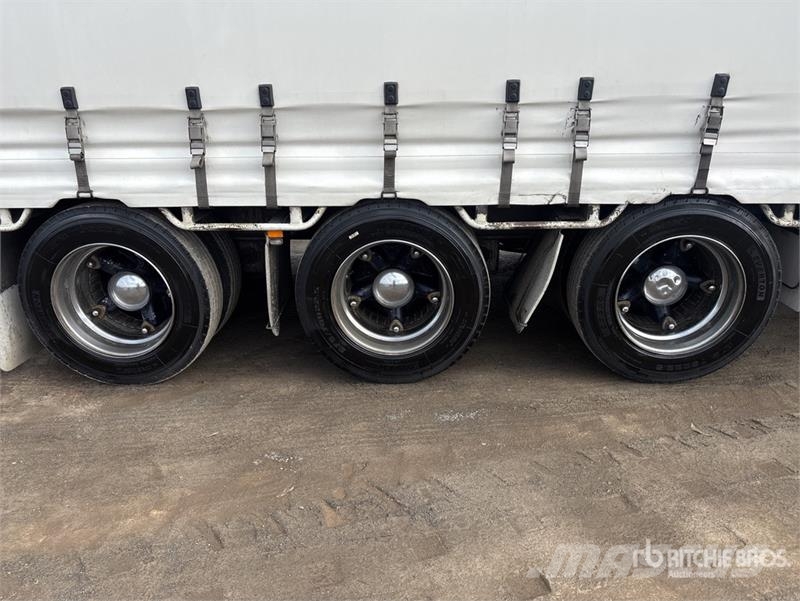 MaxiTrans Tri/A Lead Curtain Side Trailer Rimorchi centinati