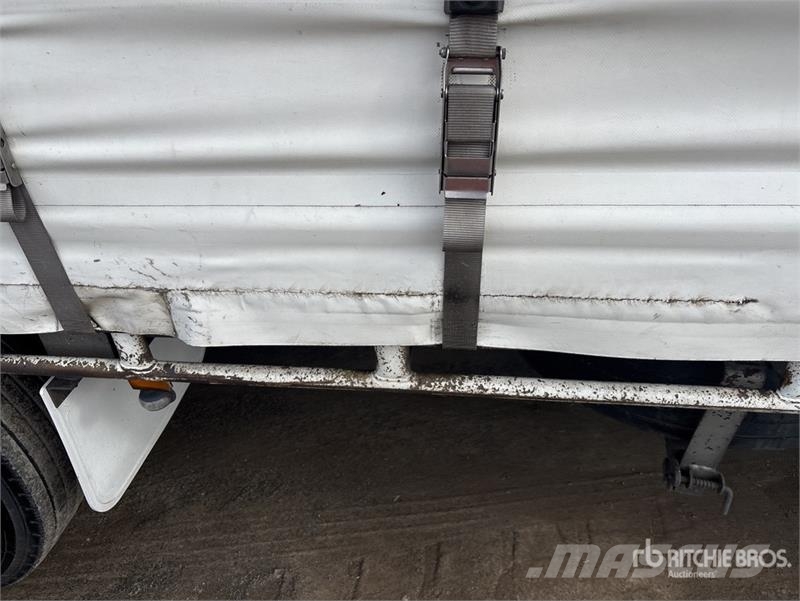 MaxiTrans Tri/A Lead Curtain Side Trailer Rimorchi centinati