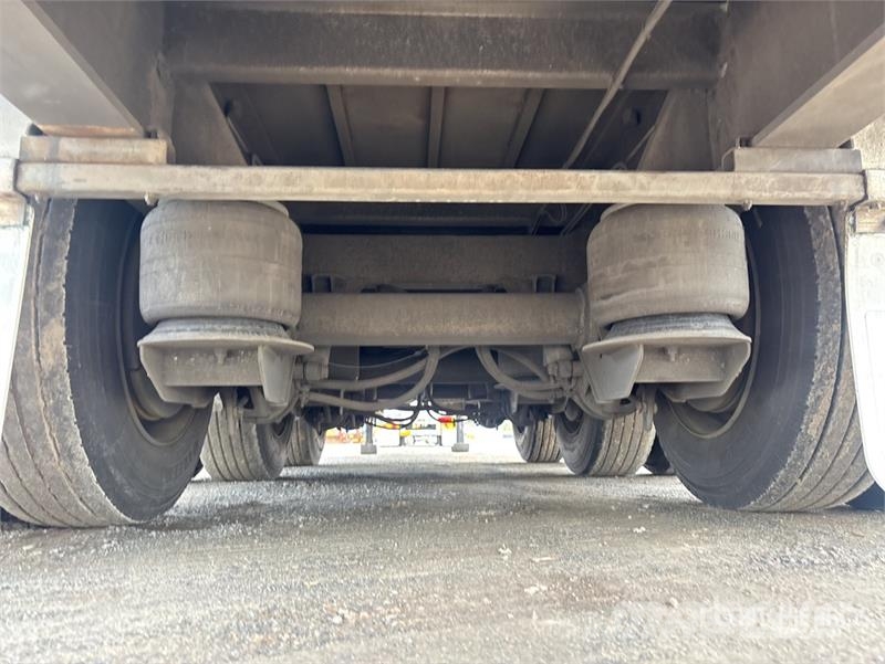 MaxiTrans Tri/A Lead Curtain Side Trailer Rimorchi centinati