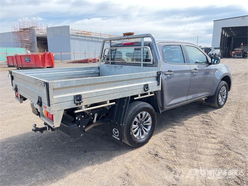 Mazda BT-50 Outro