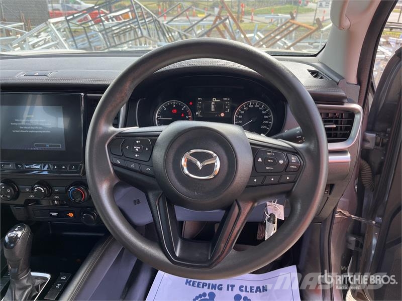 Mazda BT-50 Outro