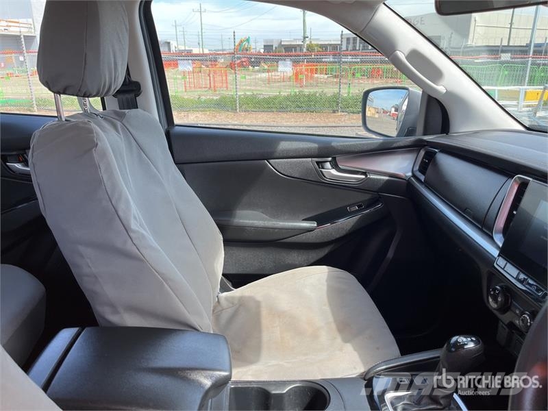 Mazda BT-50 Outro