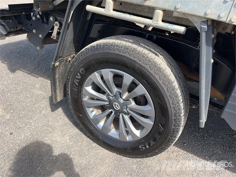 Mazda BT-50 Outro