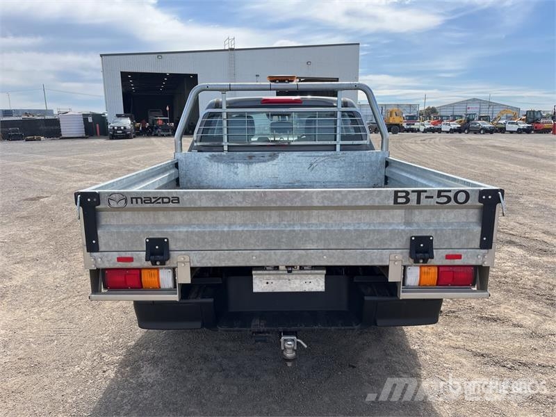 Mazda BT-50 Outro