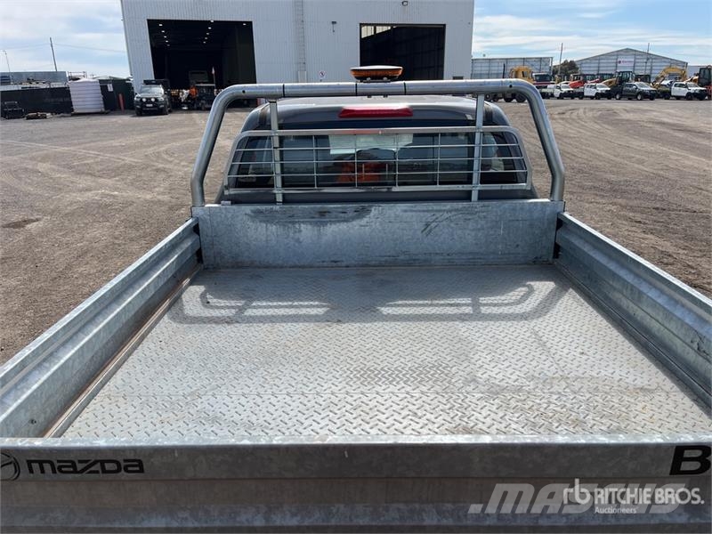 Mazda BT-50 Outro