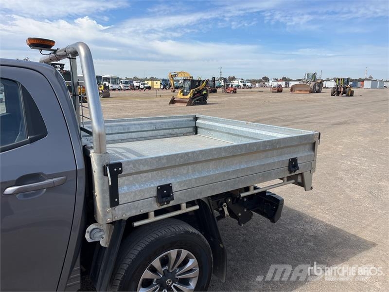 Mazda BT-50 Outro
